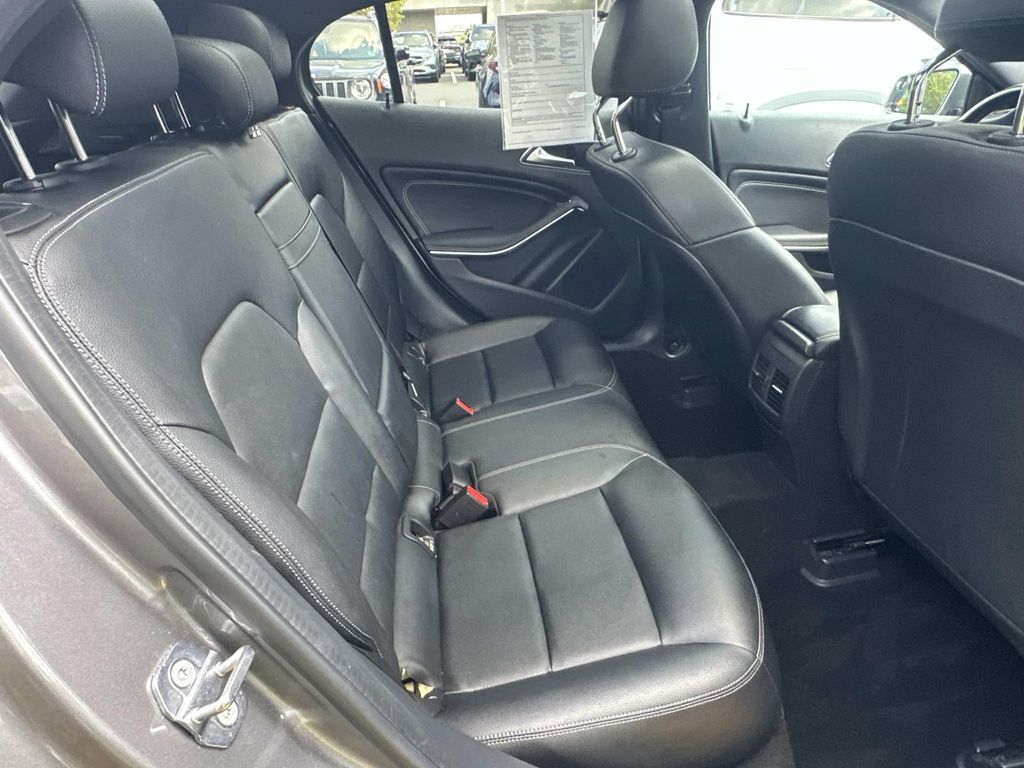 Thumbnail: 2019 Mercedes-Benz GLA - 11