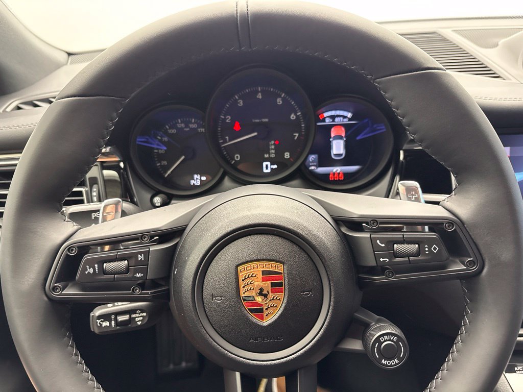 Thumbnail: 2026 Porsche Macan - 31