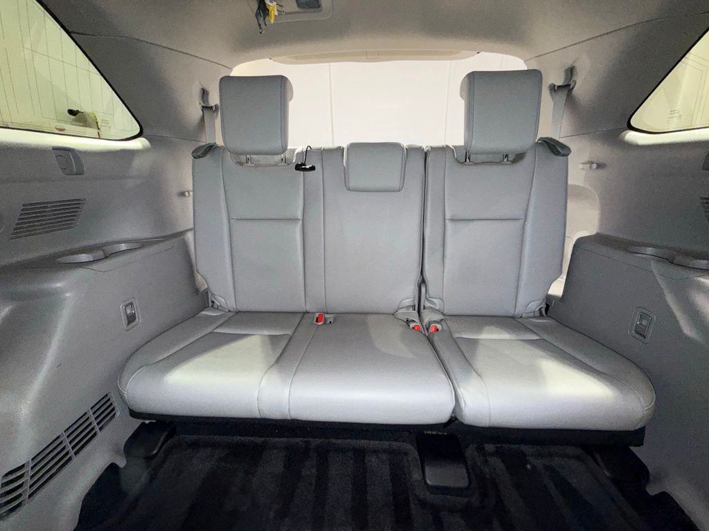 Thumbnail: 2015 Toyota Highlander - 23