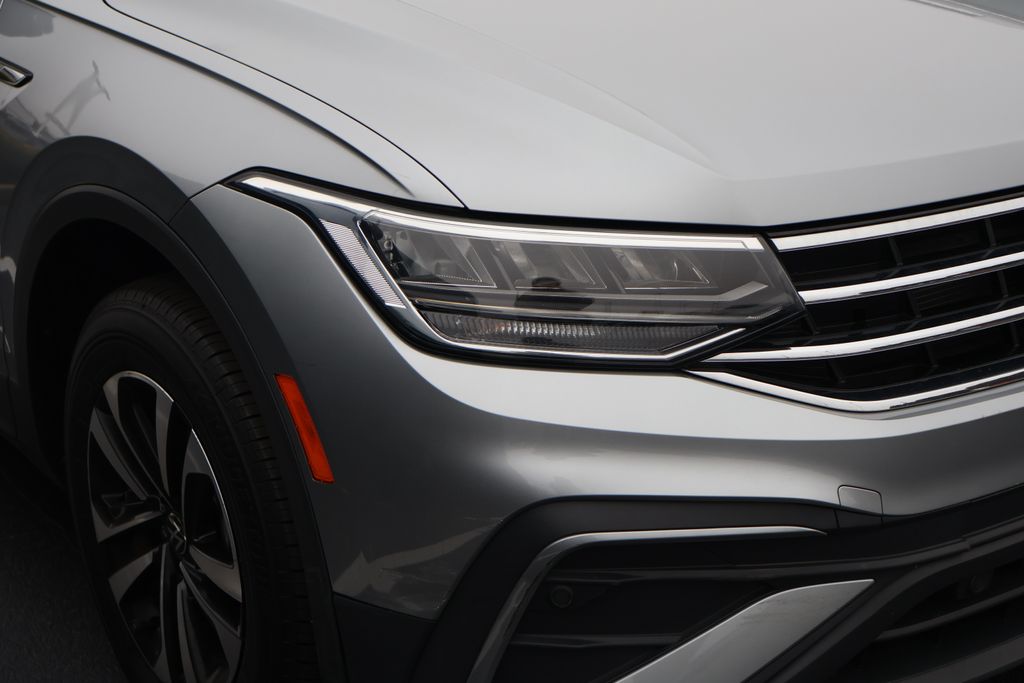 Thumbnail: 2022 Volkswagen Tiguan - 4