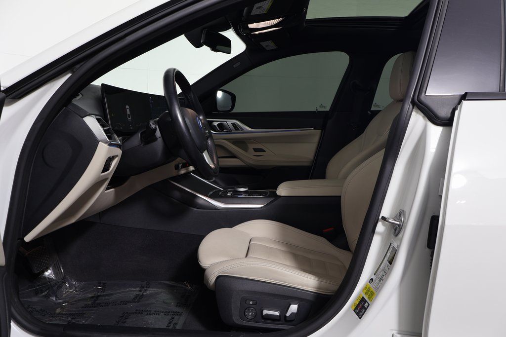 Thumbnail: 2023 BMW i4 - 10