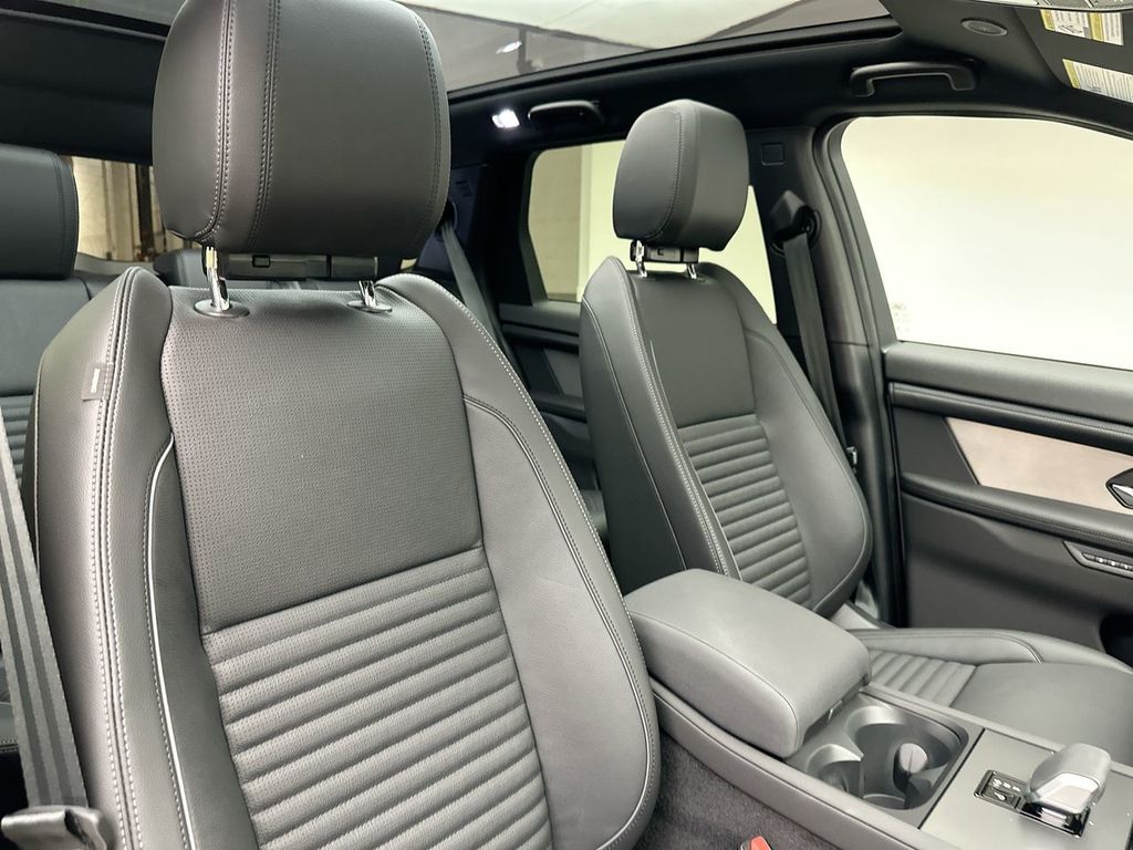 Thumbnail: 2025 Land Rover Discovery Sport - 3