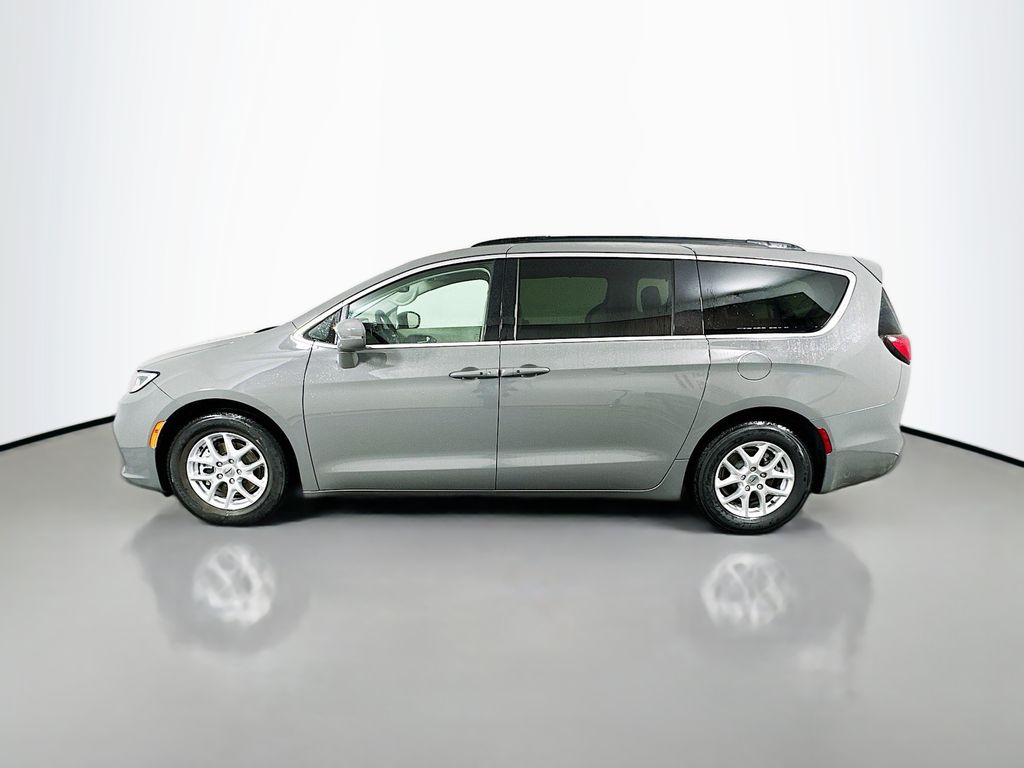 Thumbnail: 2022 Chrysler Pacifica - 8