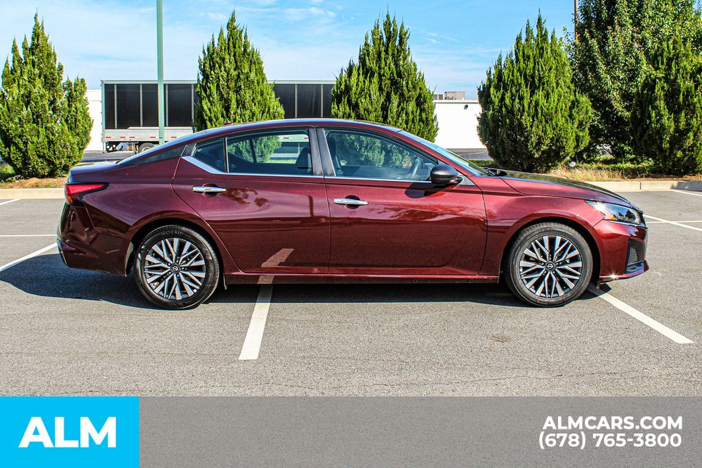 Used 2025 Red Nissan 2.5 SV image 7
