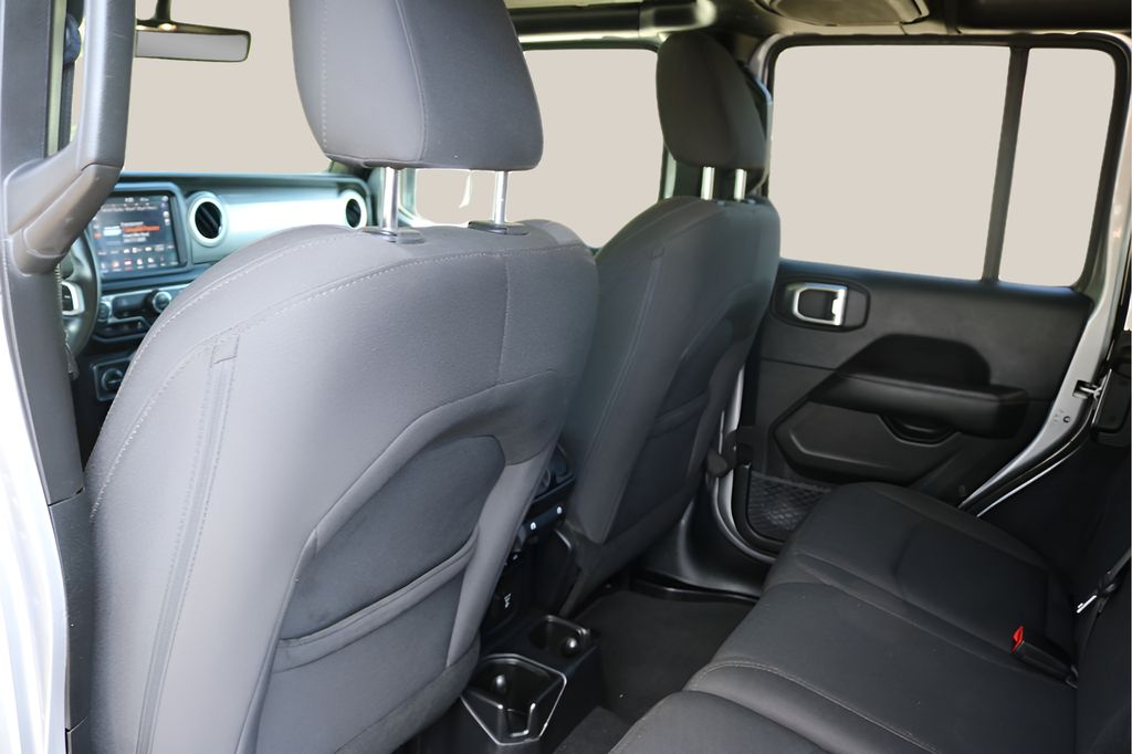 Used 2019 Silver Jeep Unlimited Sahara image 14