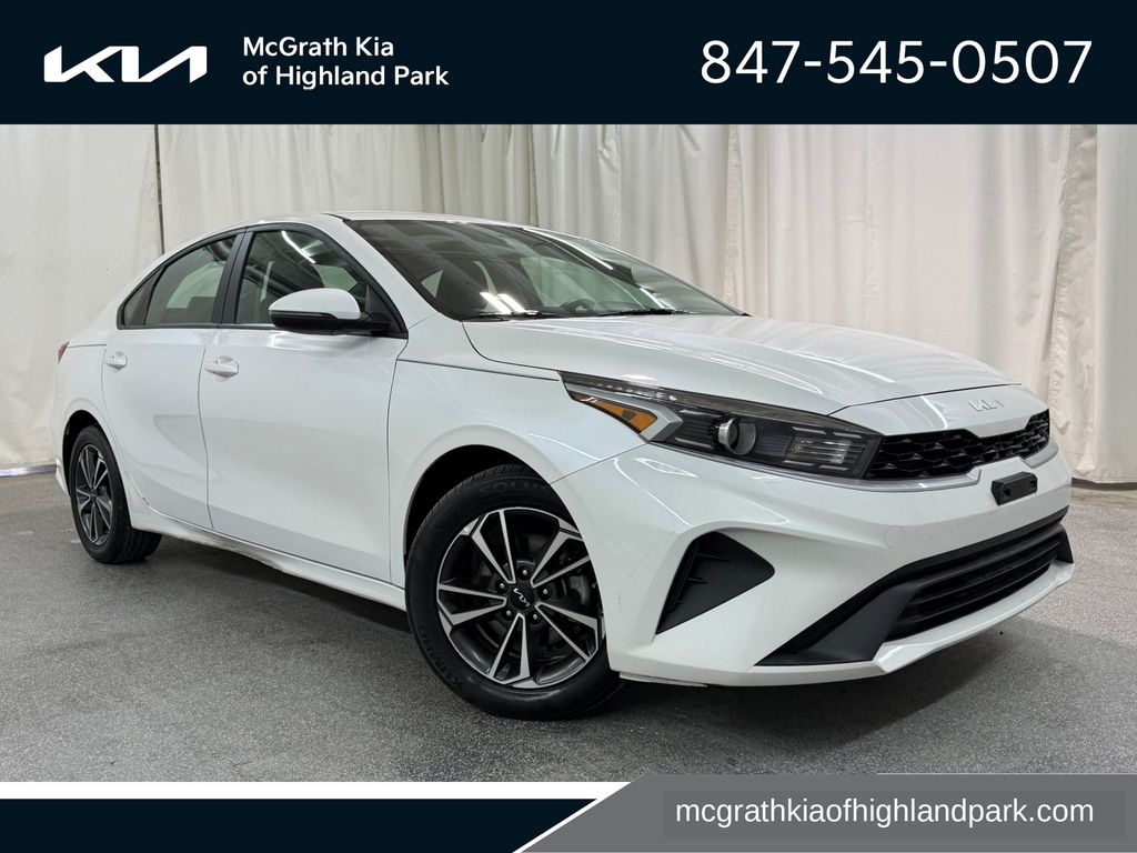 Snow White Pearl 2024 Kia Forte Sedan Front-Wheel Drive Continuously Variable Transmission