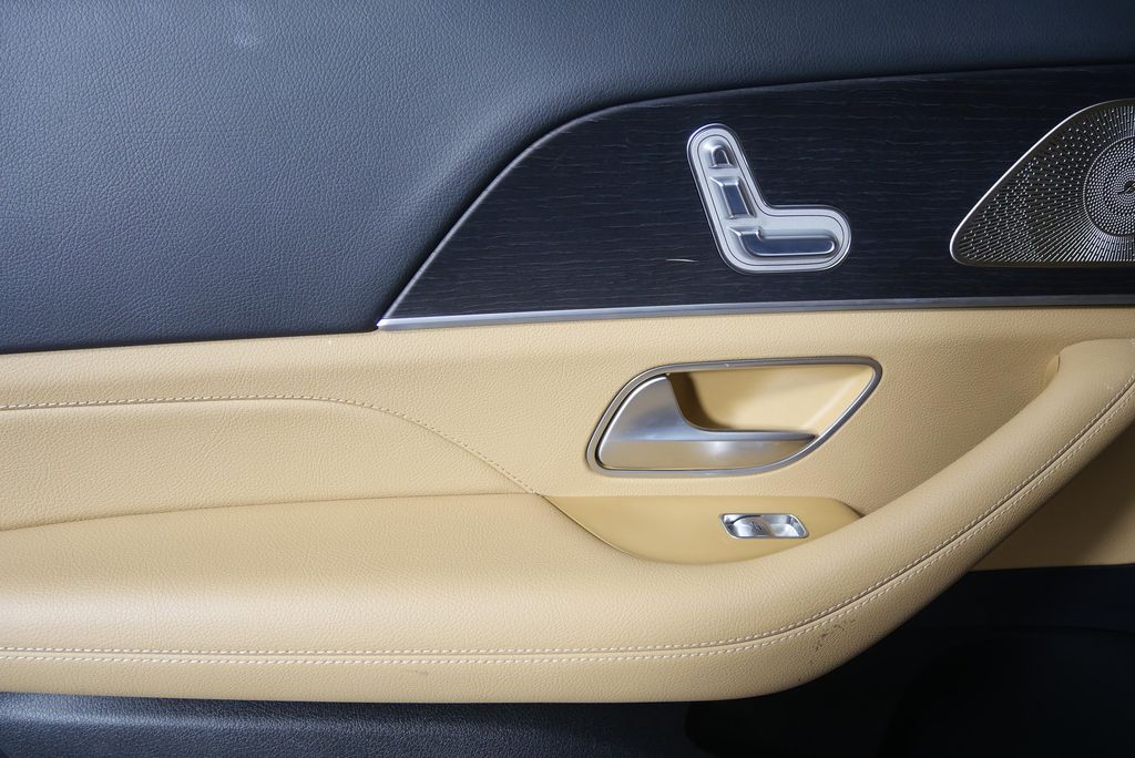 Thumbnail: 2024 Mercedes-Benz GLS - 14