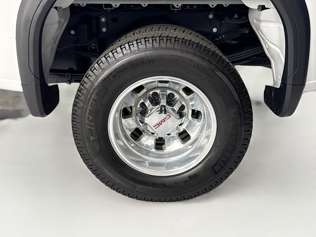 Thumbnail: 2025 GMC Sierra 3500 - 31