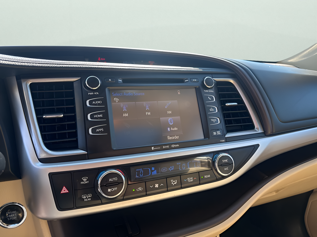 Used Car 2019 Toyota Highlander  Xle For Sale Under $25,000 In Austin, Texas