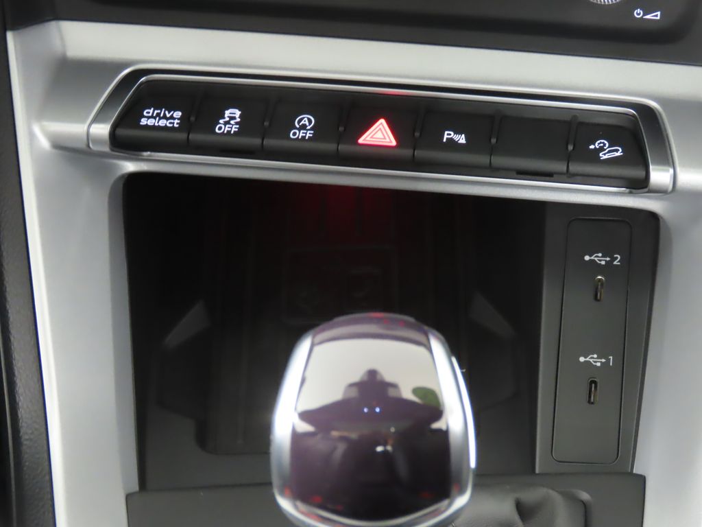 Thumbnail: 2025 Audi Q3 - 23