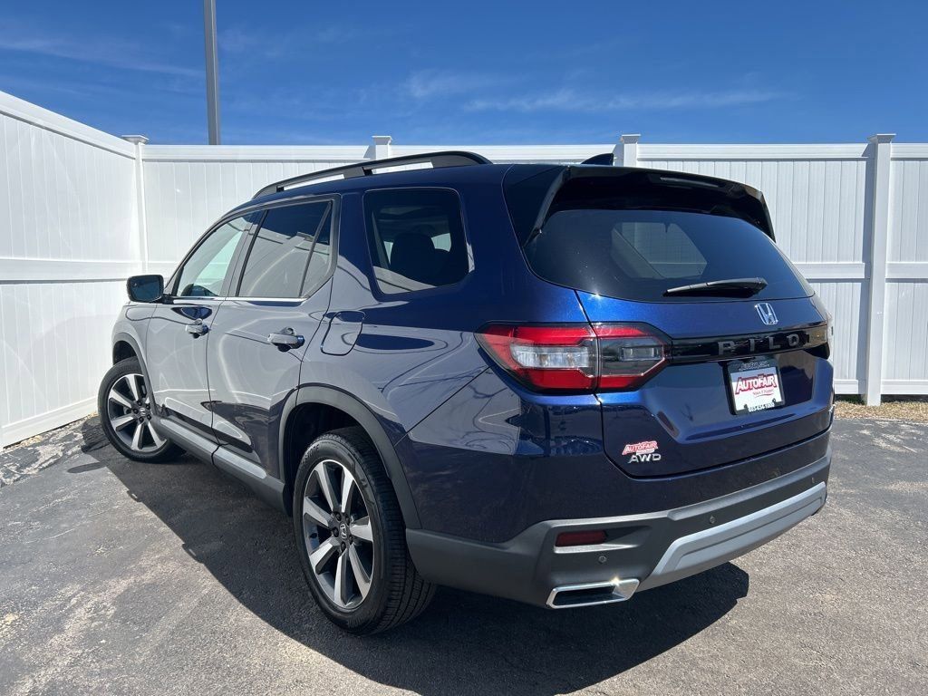 View vehicle photo 4