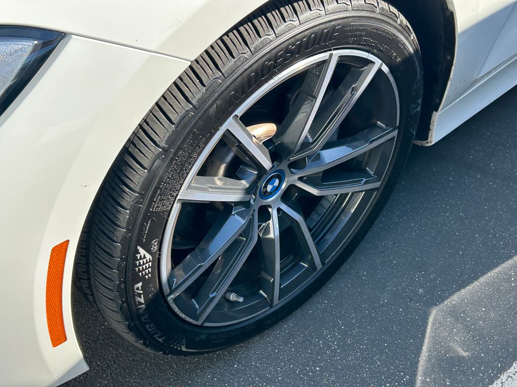 Thumbnail: 2022 BMW 3 Series - 3