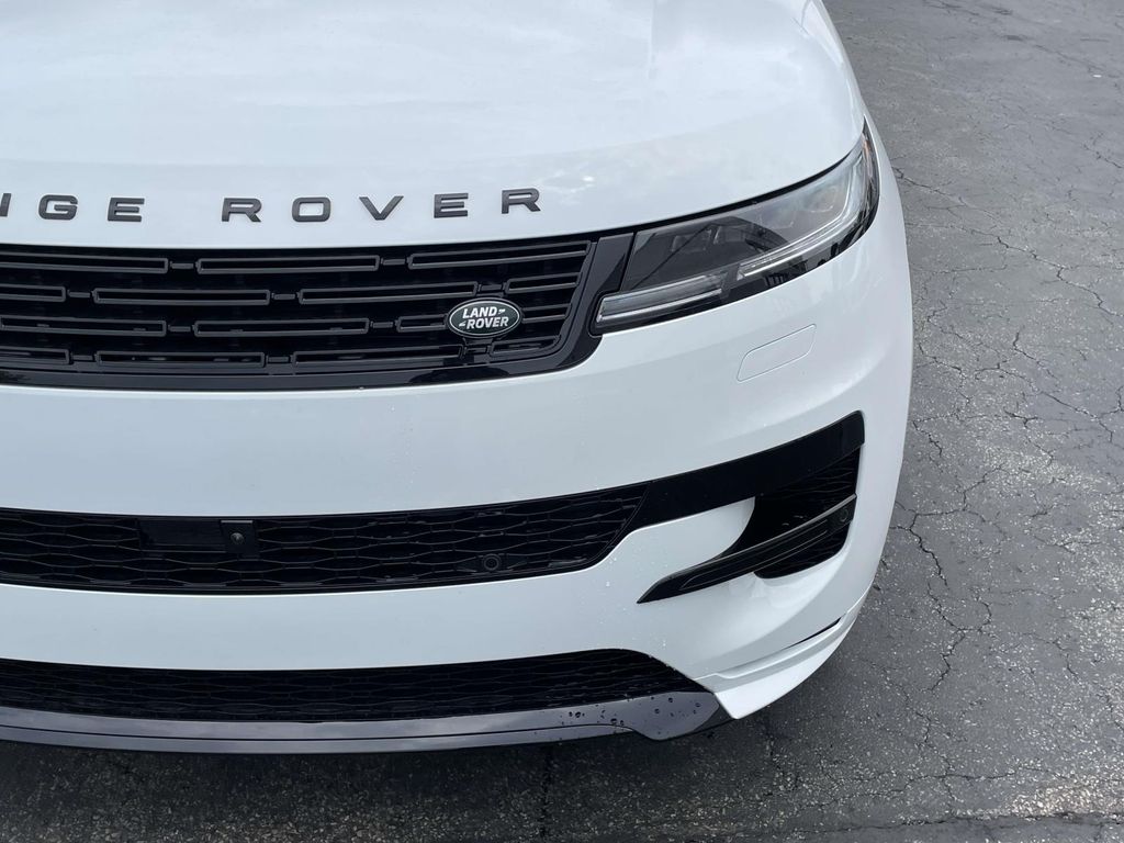 New 2026 White Land Rover Dynamic SE image 7