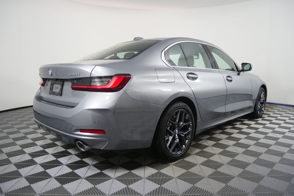 Thumbnail: 2025 BMW 3 Series - 3