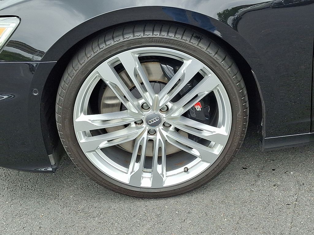 Thumbnail: 2020 Audi S6 - 8
