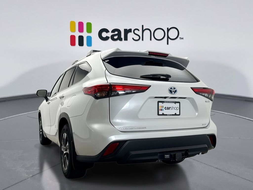 Thumbnail: 2022 Toyota Highlander - 3