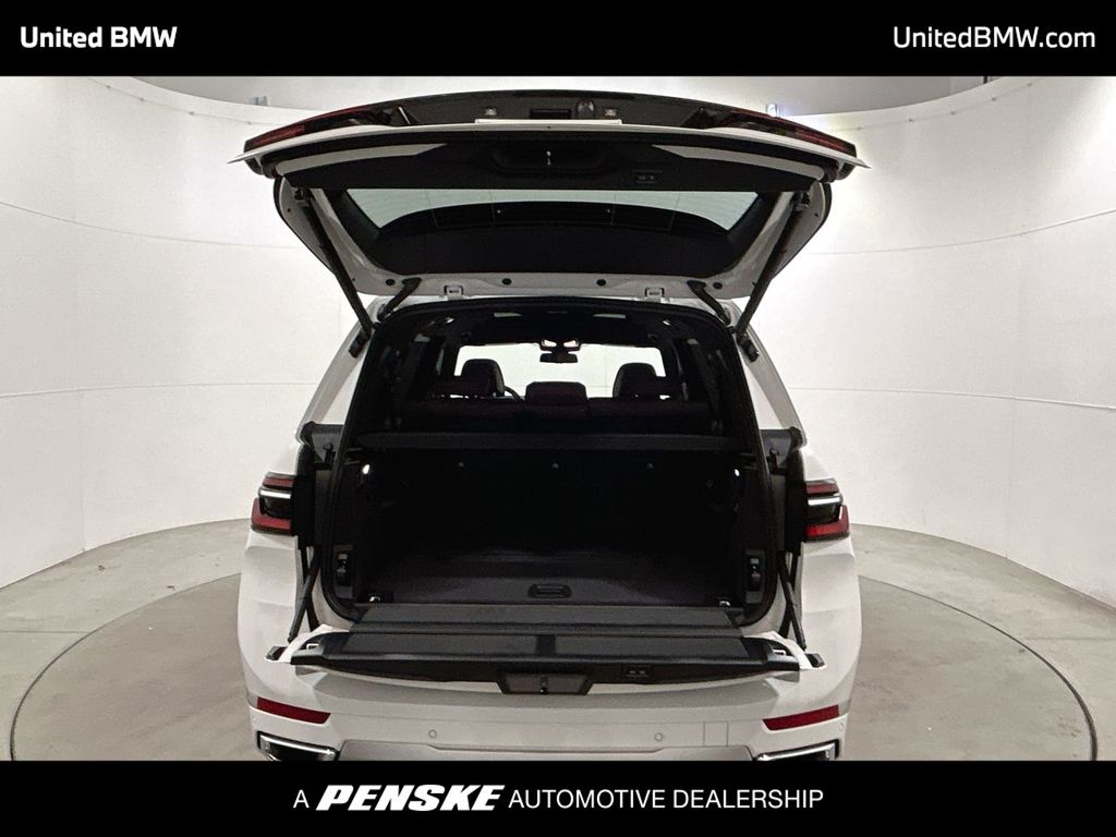 Thumbnail: 2026 BMW X7 - 22