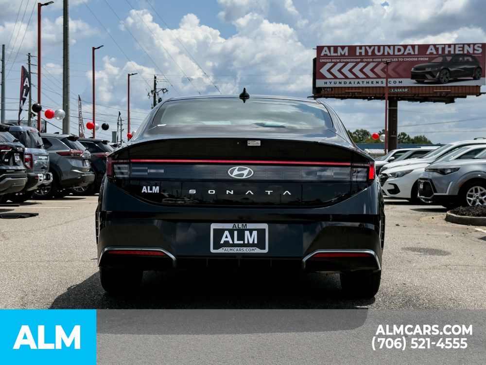 Used 2024 Black Hyundai SEL image 5