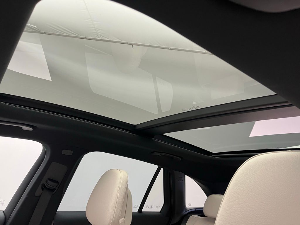 Thumbnail: 2026 Mercedes-Benz GLC - 21