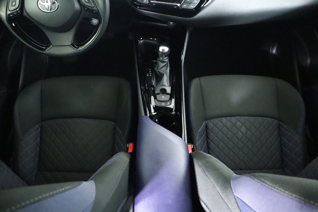 2021 Toyota C-HR LE 16