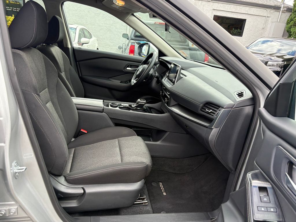 2024 Nissan Rogue SV