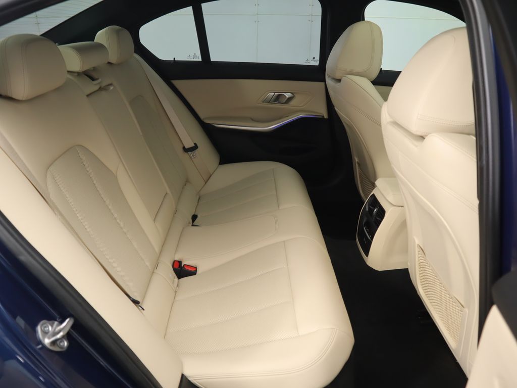 Thumbnail: 2022 BMW 3 Series - 23