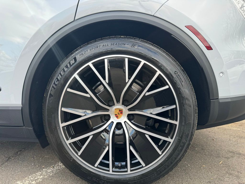 2025 Porsche Macan T 7