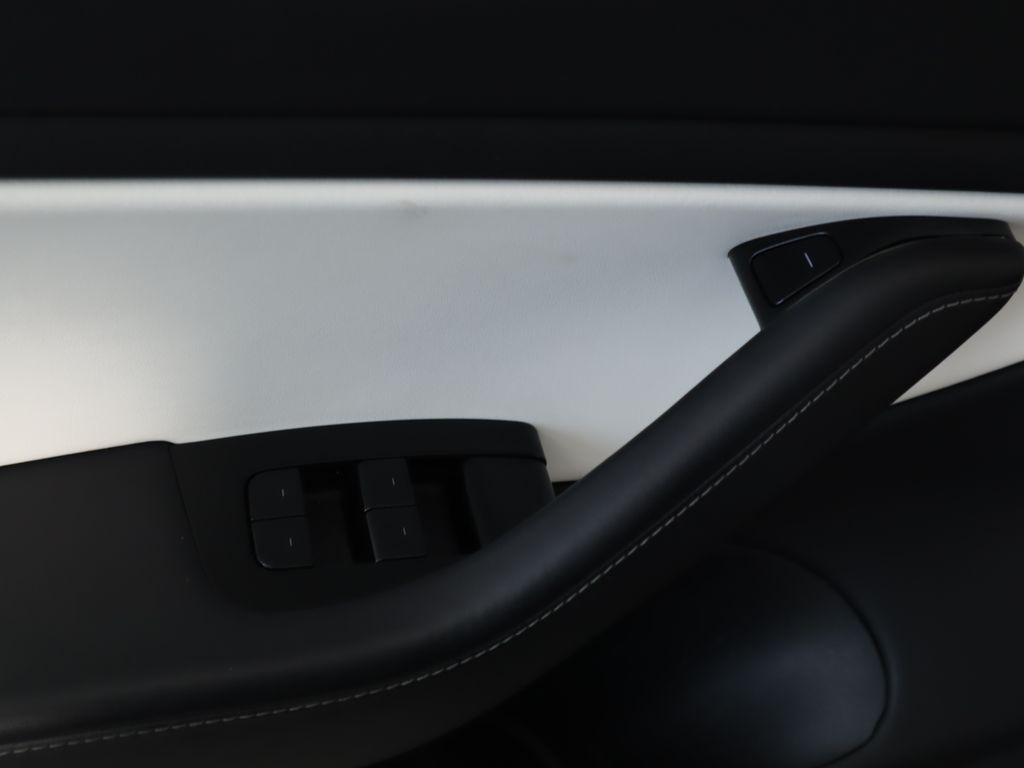 Thumbnail: 2019 Tesla Model 3 - 24
