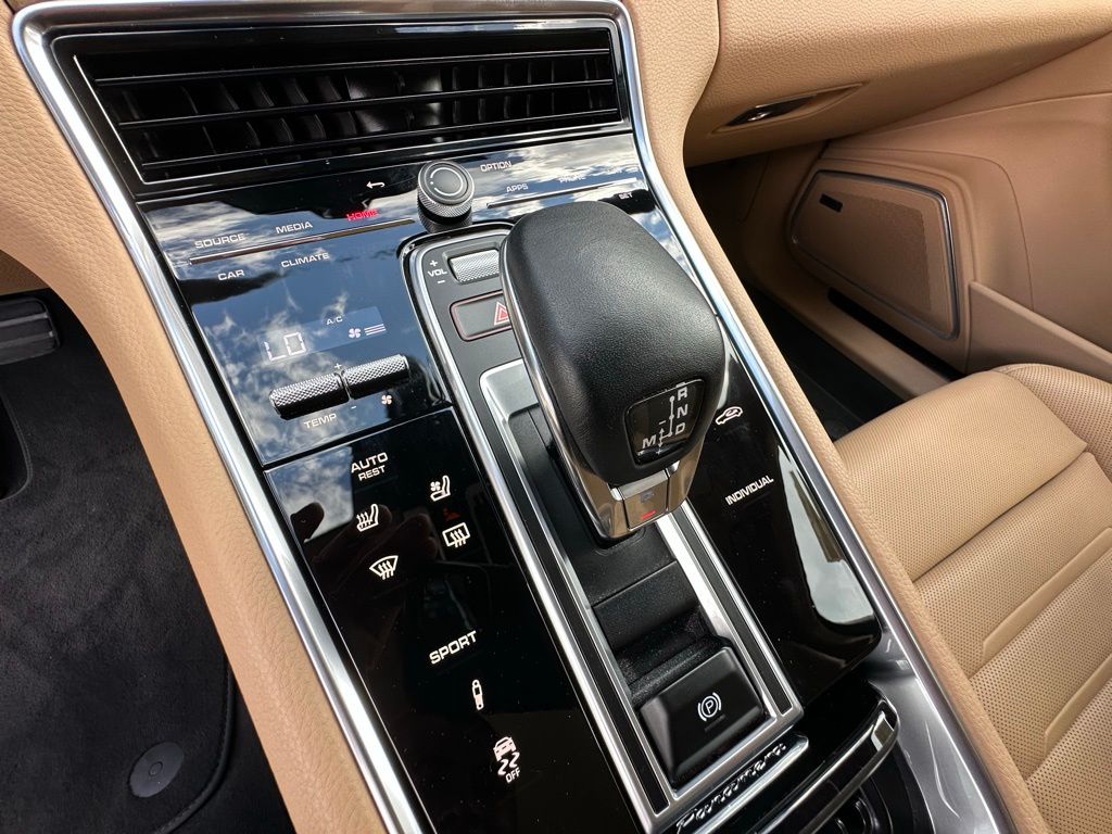 Thumbnail: 2023 Porsche Panamera - 24