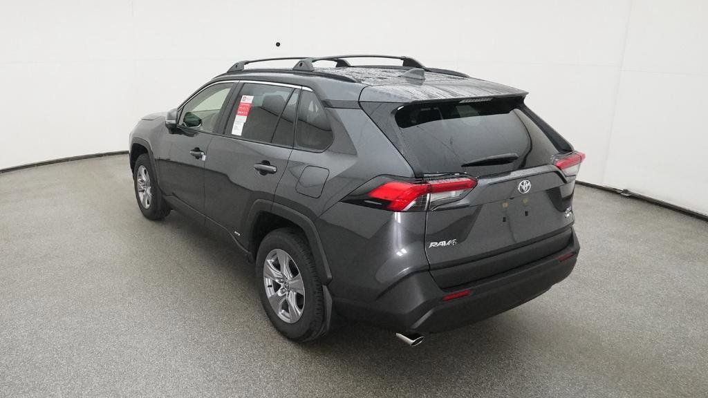 2025 Toyota RAV4 XLE 19