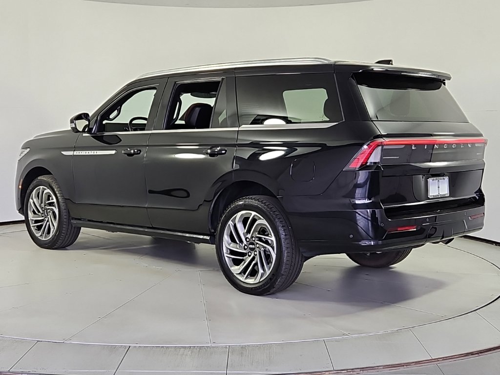 Thumbnail: 2025 Lincoln Navigator - 9