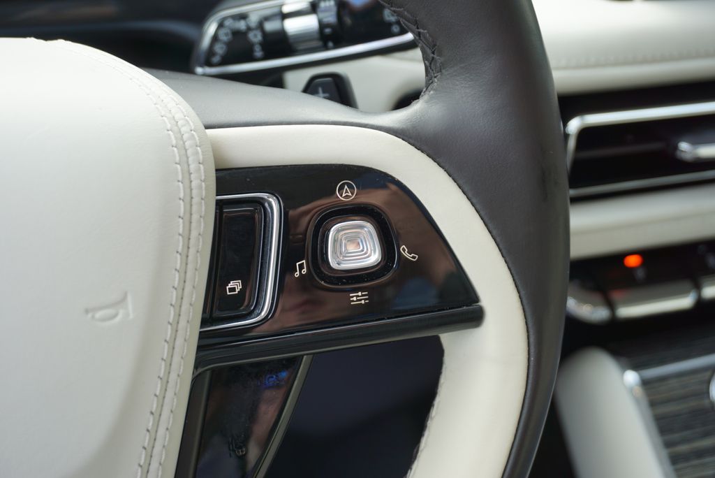 Thumbnail: 2021 Lincoln Aviator - 29