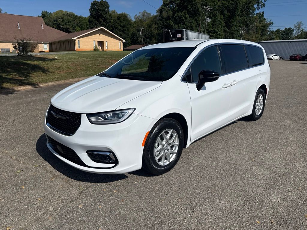 Bright White Clearcoat 2025 Chrysler Pacifica Minivan Front-Wheel Drive 9-Speed Automatic