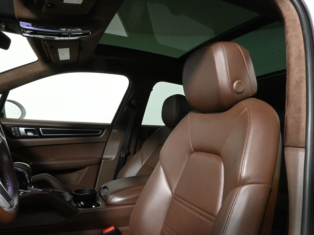Thumbnail: 2022 Porsche Cayenne - 15