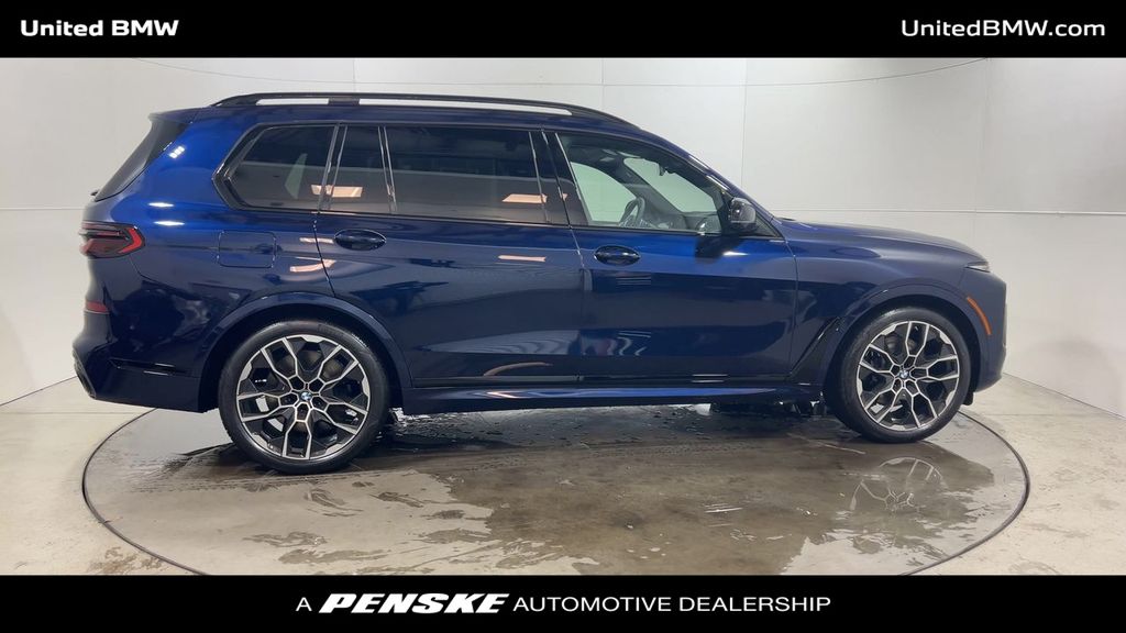 2025 BMW X7 M60i 9