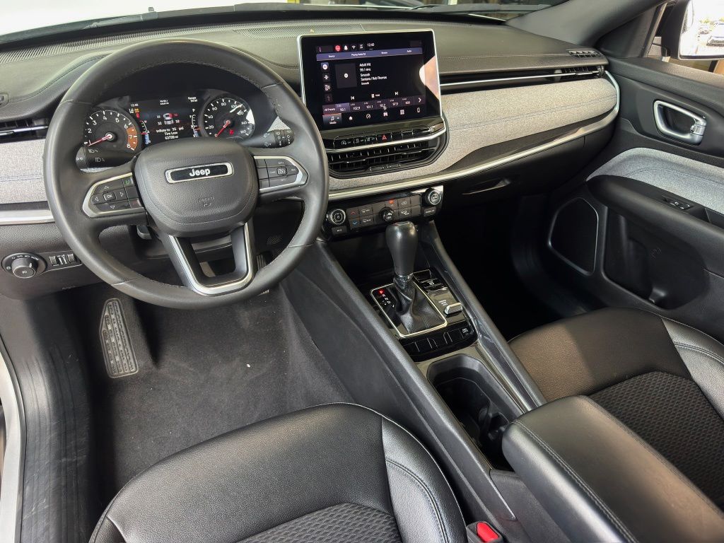 2024 Jeep Compass Latitude Silver at Toyota of Victoria