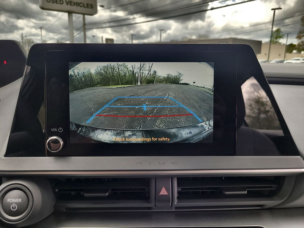 2025 Toyota Prius LE 16