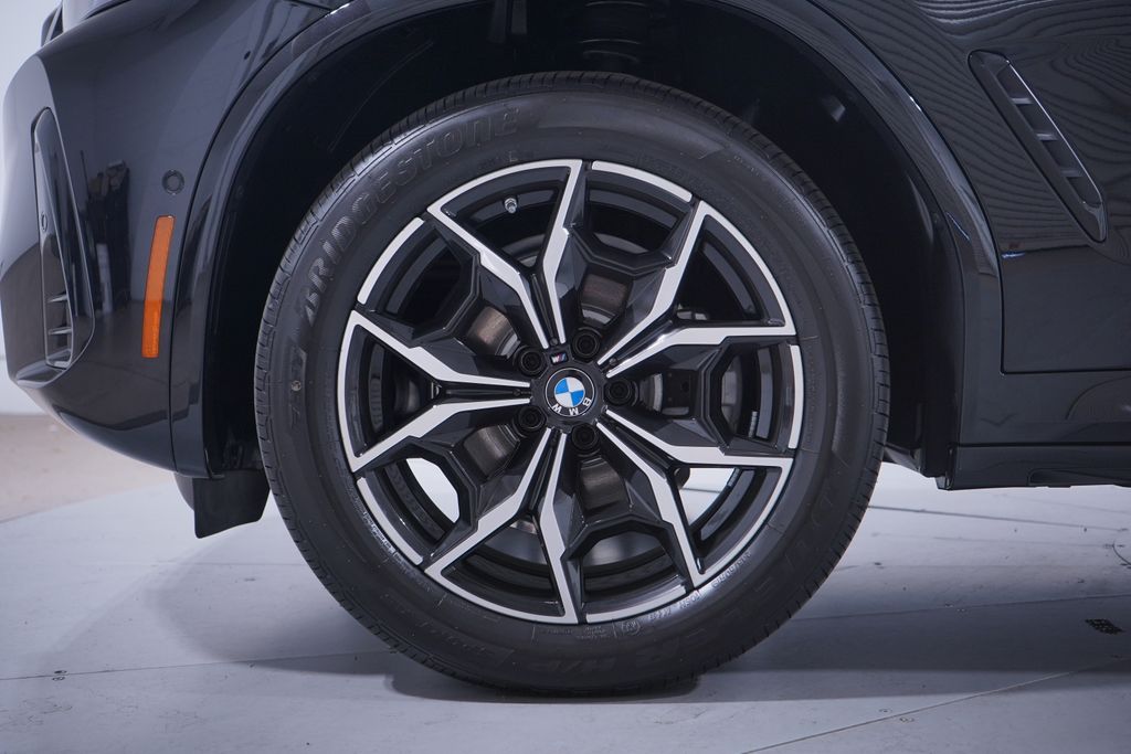 Thumbnail: 2025 BMW X4 - 2