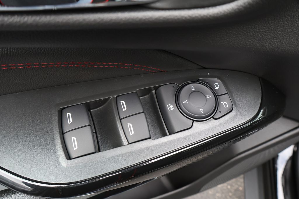 2025 Chevrolet Trax RS 15
