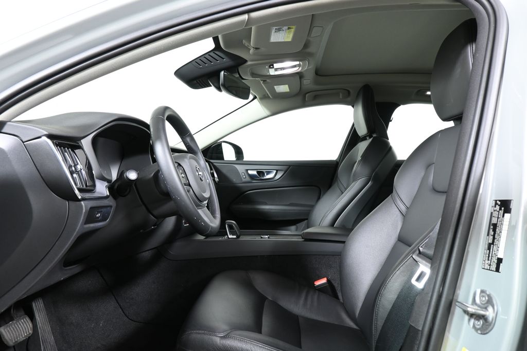 Thumbnail: 2025 Volvo S60 - 3