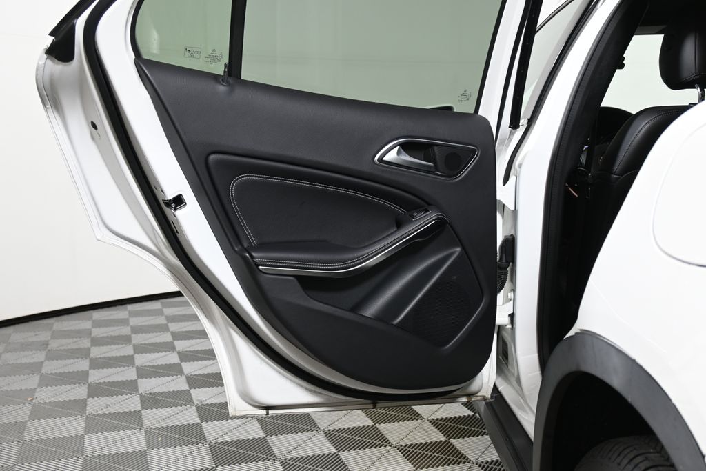 Thumbnail: 2020 Mercedes-Benz GLA - 32