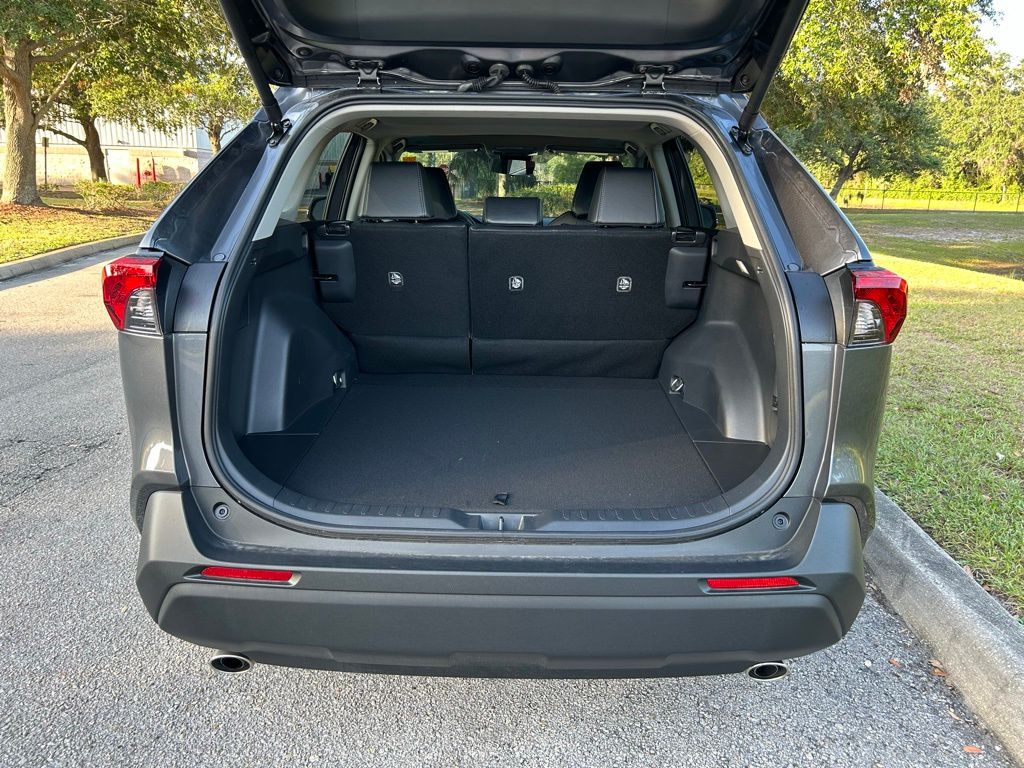 2024 Toyota RAV4 XLE Premium 10