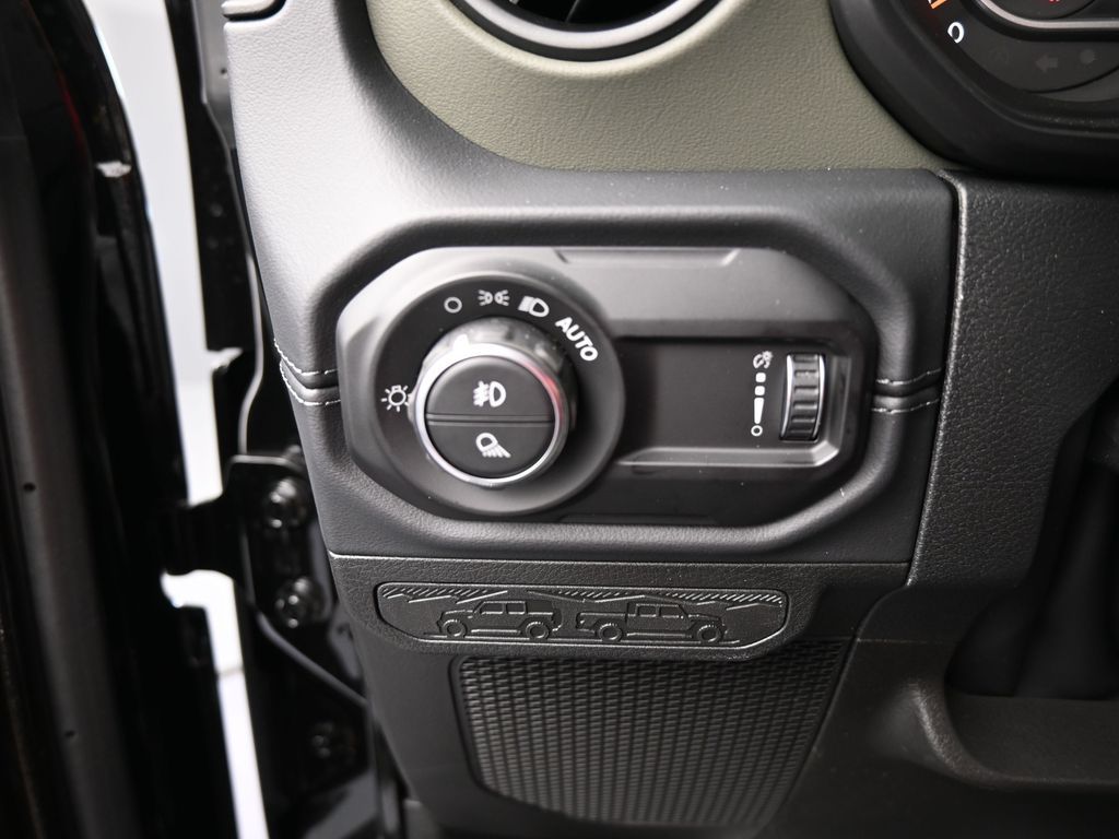 New 2026 Black Clearcoat Jeep Mojave image 25