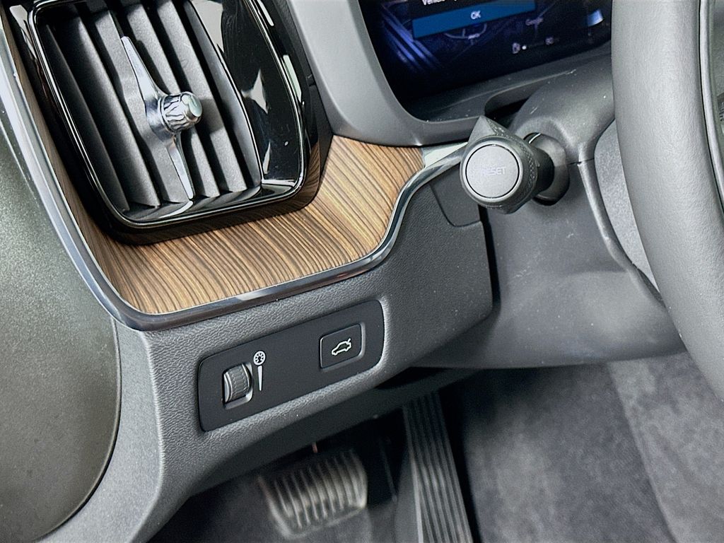 2022 Volvo XC60 B5 Inscription 10