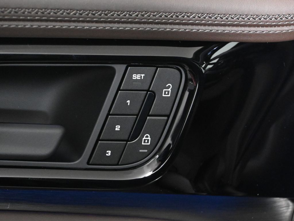 Thumbnail: 2026 Porsche Panamera - 32