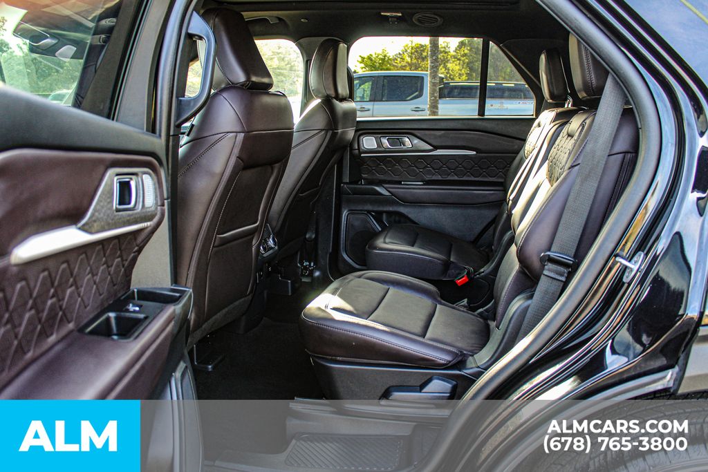 Used 2025 Black Ford Platinum image 12