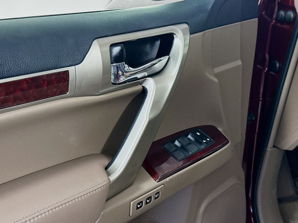 Thumbnail: 2018 Lexus GX - 18