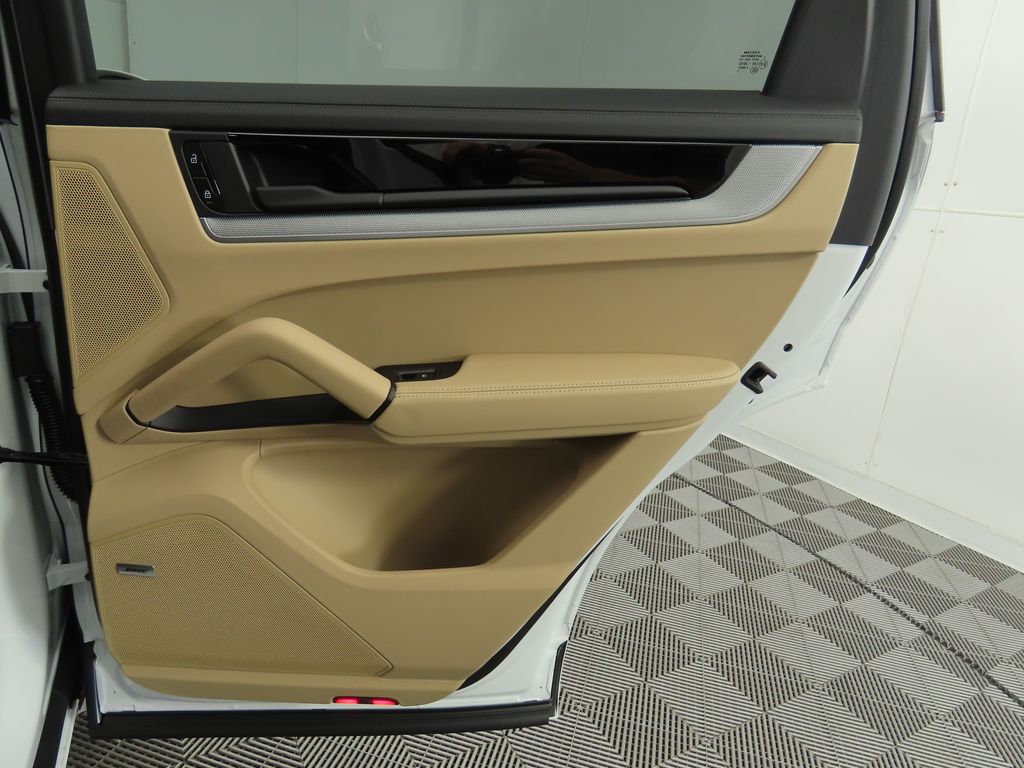 Thumbnail: 2025 Porsche Cayenne - 30