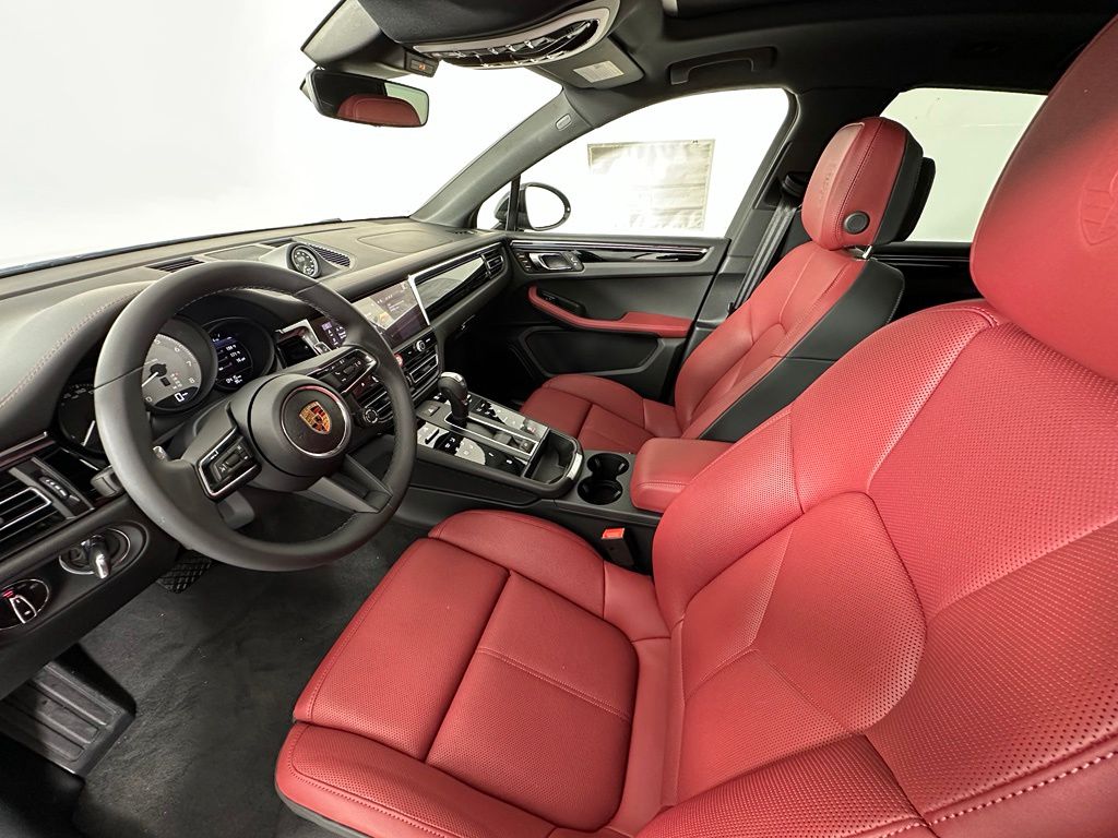 Thumbnail: 2026 Porsche Macan - 4