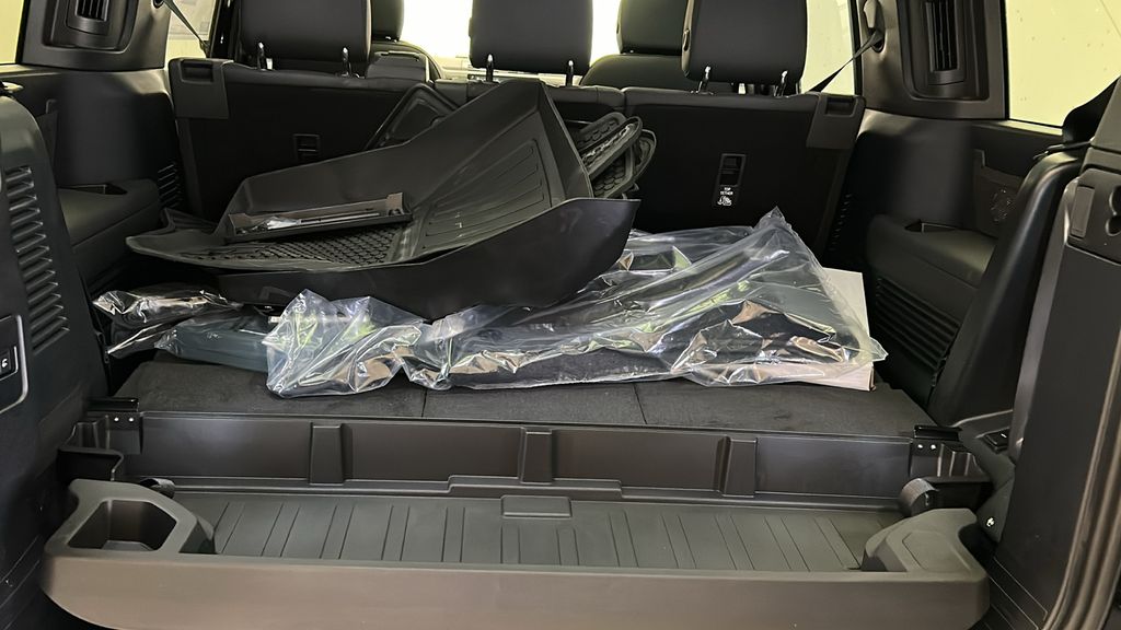 2025 Land Rover Defender 130 28